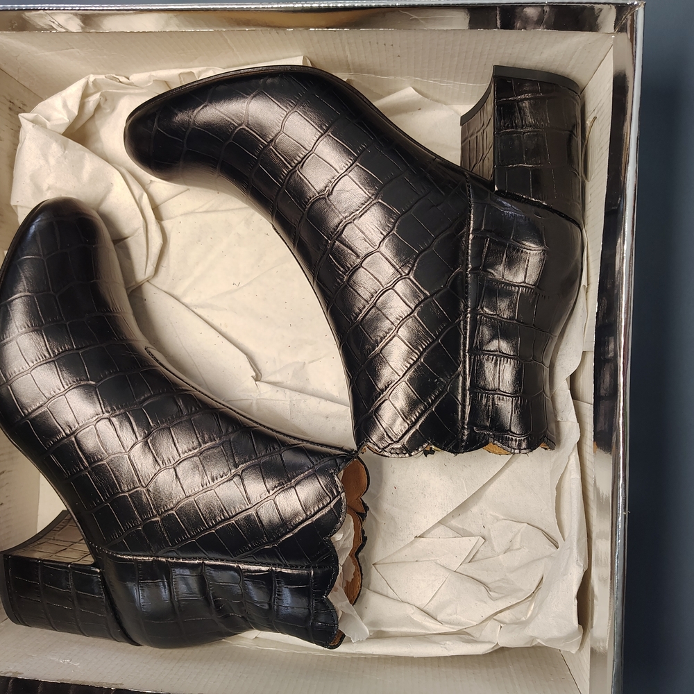 Brand New 💯 Black Croc-Embossed Ankle Bootsby Andre Assous